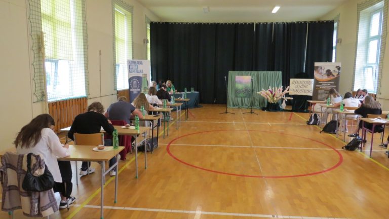 Zdjęcie z wydarzenia: FINAŁ XIX POWIATOWEGO KONKURSU KONKURSU WIEDZY REGIONALNEJ „MOJE PONIDZIE”