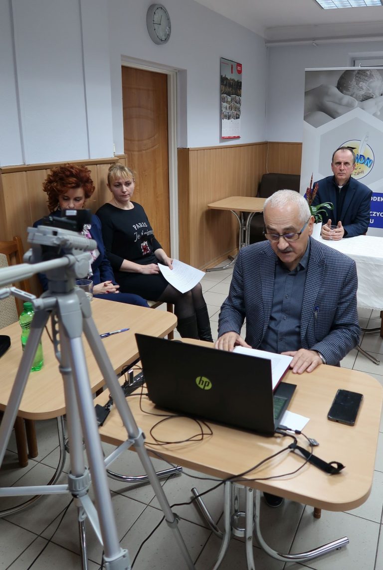 Zdjęcie z wydarzenia: 23 LISTOPADA 2023 R. - MIEDZYPOWIATOWA KONFERENCJA ONLINE - „ZINTEGROWANA STRATEGIA UMIEJĘTNOŚCI 20230 A WZROST WSPÓŁCZYNNIKA AKTYWNOŚCI…”