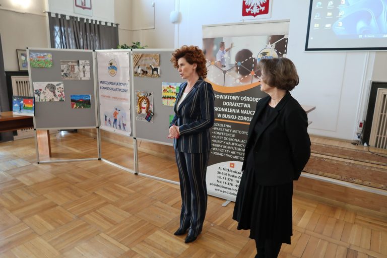 Zdjęcie z wydarzenia: 8 marca 2024 R. - Finał III MIĘDZYPOWIATOWEGO KONKURSU PLASTYCZNEGO