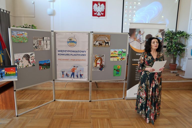 Zdjęcie z wydarzenia: 8 marca 2024 R. - Finał III MIĘDZYPOWIATOWEGO KONKURSU PLASTYCZNEGO