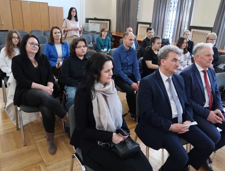 Zdjęcie z wydarzenia: 8 marca 2024 R. - Finał III MIĘDZYPOWIATOWEGO KONKURSU PLASTYCZNEGO