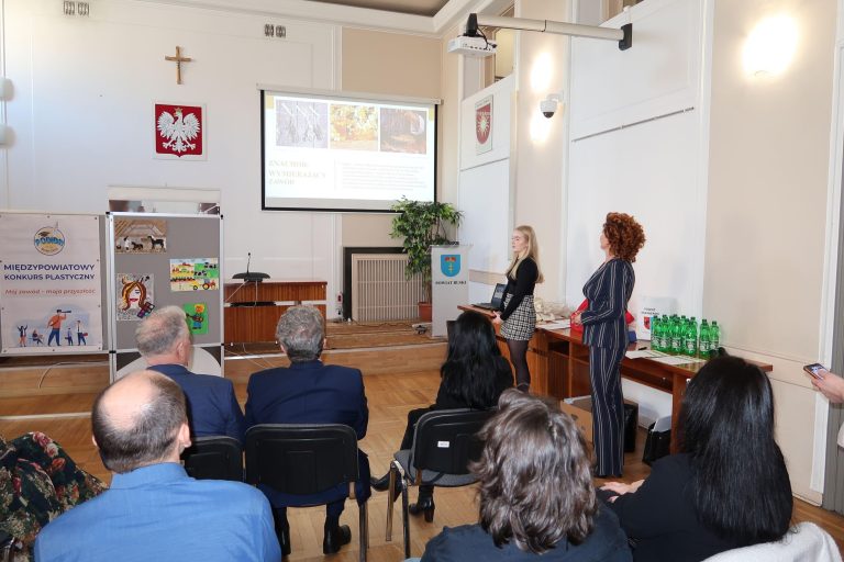 Zdjęcie z wydarzenia: 8 marca 2024 R. - Finał III MIĘDZYPOWIATOWEGO KONKURSU PLASTYCZNEGO