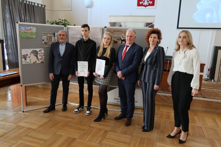 Zdjęcie z wydarzenia: 8 marca 2024 R. - Finał III MIĘDZYPOWIATOWEGO KONKURSU PLASTYCZNEGO