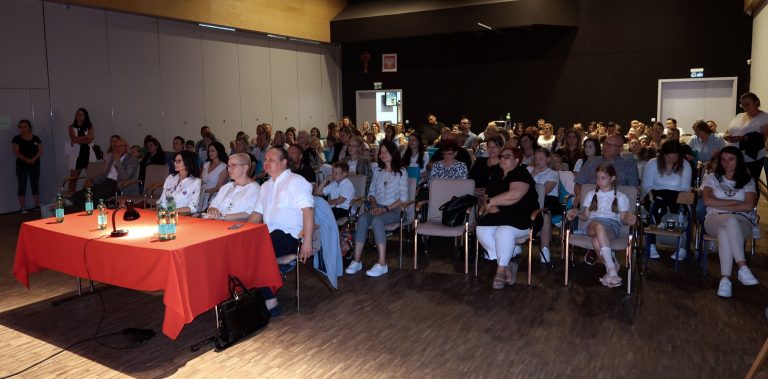 Zdjęcie z wydarzenia: 5 czerwca 2024 R. - XIX finał "Małego" Międzypowiatowego Konkursu Recytatorskiego po hasłem „Podróże małe i duże”