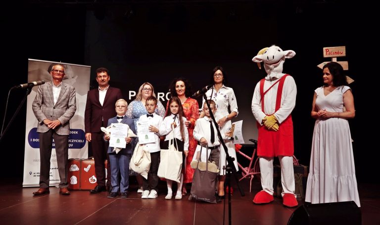 Zdjęcie z wydarzenia: 5 czerwca 2024 R. - XIX finał "Małego" Międzypowiatowego Konkursu Recytatorskiego po hasłem „Podróże małe i duże”