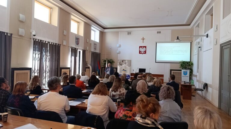 Zdjęcie z wydarzenia: 30 września 2024 r. - szkolenie dla dyrektorów i kadry kierowniczej pn. „Prawo oświatowe w trakcie permanentnej zmiany”.