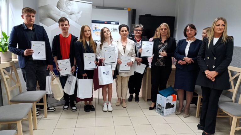 Zdjęcie z wydarzenia: 20 maja 2025 r. - finał XII edycji Miedzypowiatowego Konkursu literackiego - „Skrzydłem wiatru pisane”