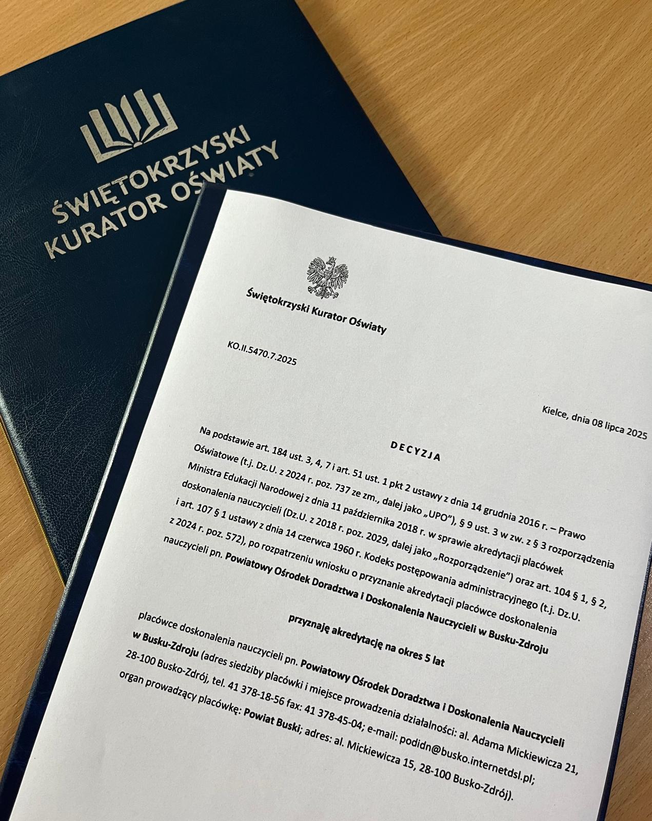 Powiatowy Ośrodek Doradztwa i Doskonalenia Nauczycieli w Busku-Zdroju ponownie z akredytacją Świętokrzyskiego Kuratora Oświaty