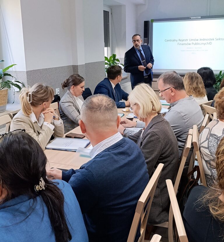 Zdjęcie z wydarzenia: 3 października 2025 r. - szkolenie dotyczące „Centralnego rejestru umów - nowego obowiązku jednostek sektora finansów publicznych”