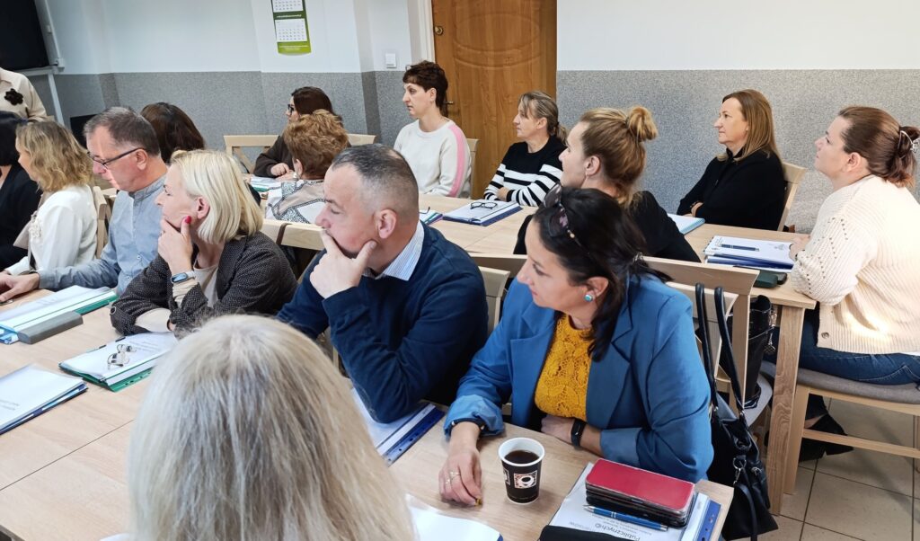 Zapisy na szkolenia kaskadowe z podstawy programowej w Reformie26.Kompas Jutra